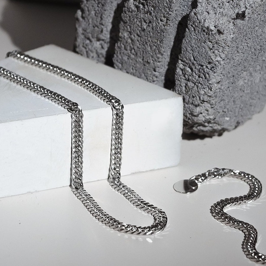 Avery Curb Necklace
